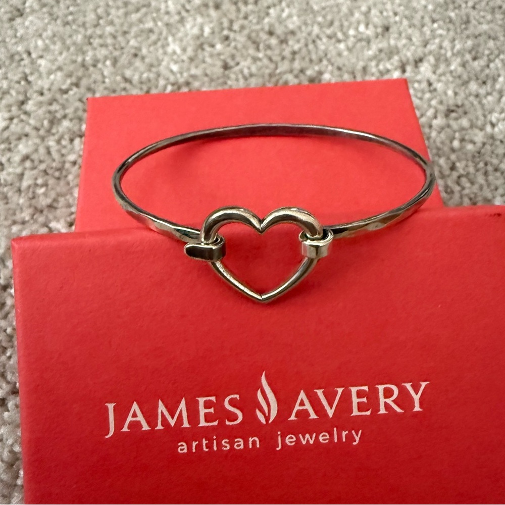 ✨Retired James Avery Heart Bracelet